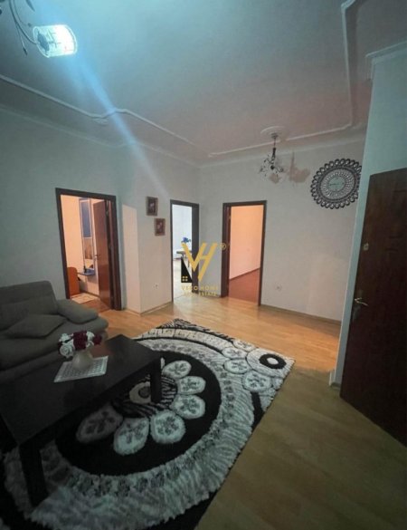Tirane, jepet me qera apartament 2+1+Ballkon Kati 2, 100 m² 450 € (5 MAJI)
