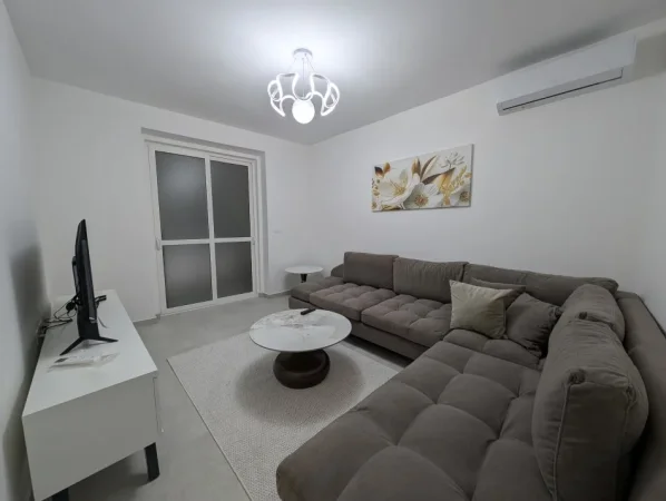Tirane, jepet me qera apartament 2+1 , 70 m² 650 € (selvia)