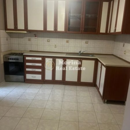 Tirane, jepet me qera apartament 2+1 Kati 4, 110 m² 500 € (Laprake)