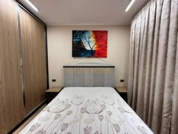 Tirane, jepet me qera apartament 1+1+Ballkon , 60 m² 700 € (Komuna e Parisit)