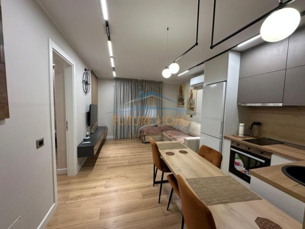 Tirane, jepet me qera apartament 1+1+Ballkon , 60 m² 700 € (Komuna e Parisit)