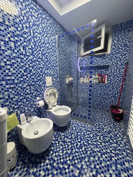 Tirane, jepet me qera apartament 3+1 Kati 3, 89 m² 900 € (Fakulteti i Drejtesise)