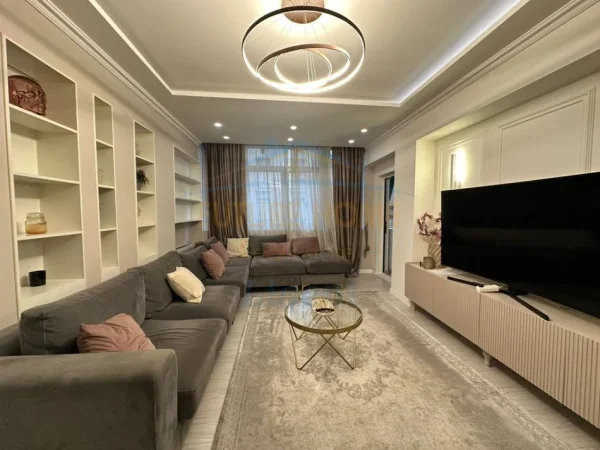 Tirane, jepet me qera apartament 3+1+Ballkon Kati 3, 136 m² 1.500 € (Stadiumi Dinamo)