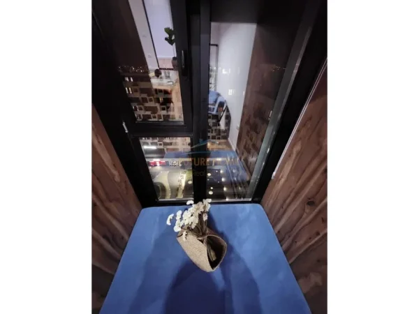 Tirane, jepet me qera zyre Kati 11, 76 m² 1.000 € (Square 21 , Rruga e Kavajes)