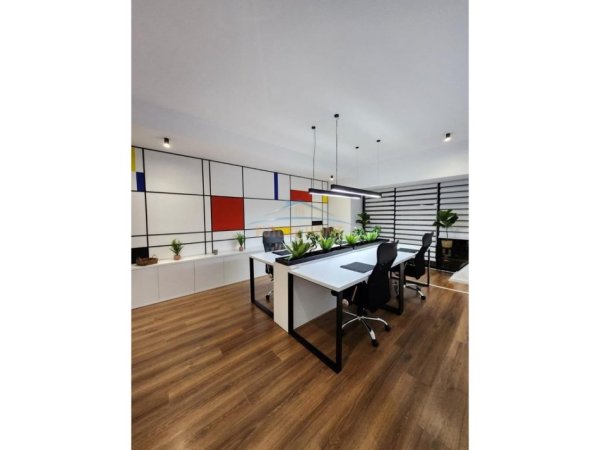 Tirane, jepet me qera zyre Kati 11, 76 m² 1.000 € (Square 21 , Rruga e Kavajes)