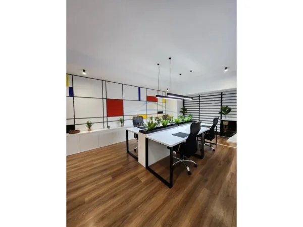 Tirane, jepet me qera zyre Kati 11, 76 m² 1.000 € (Square 21 , Rruga e Kavajes)