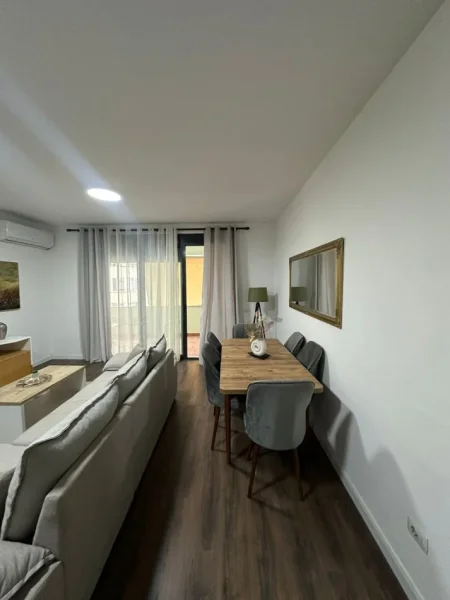 Tirane, jepet me qera apartament 3+1+Aneks+Ballkon Kati 4, 136 m² 1.000 € 