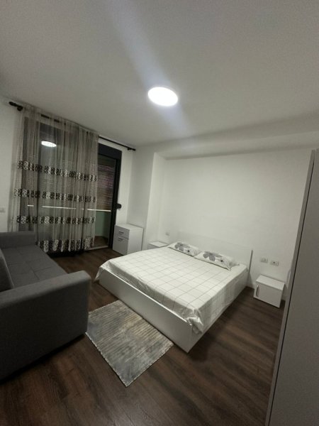 Tirane, jepet me qera apartament 3+1+Aneks+Ballkon Kati 4, 136 m² 1.000 € 