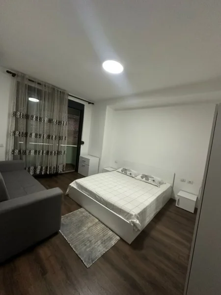 Tirane, jepet me qera apartament 3+1+Aneks+Ballkon Kati 4, 136 m² 1.000 € 