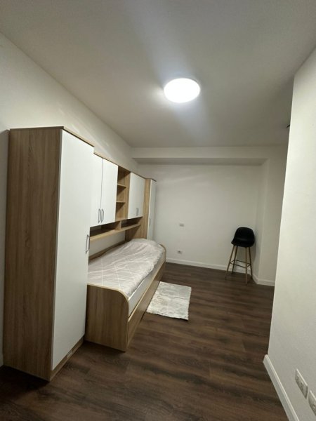 Tirane, jepet me qera apartament 3+1+Aneks+Ballkon Kati 4, 136 m² 1.000 € 