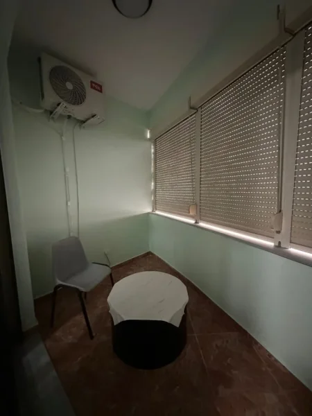 Tirane, jepet me qera apartament 3+1+Aneks+Ballkon Kati 4, 136 m² 1.000 € 