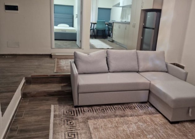 Tirane, jepet me qera apartament 2+1 Kati 0, 84 m² 700 € (prane Stacionit te Trenit, pallati Konuda Alfa, ngjitur me Karburant Esp Oil.)