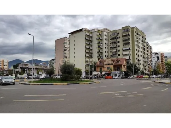 Tirane, shitet dyqan Kati 0, 59 m² 35.000 € (komuna e parisit)