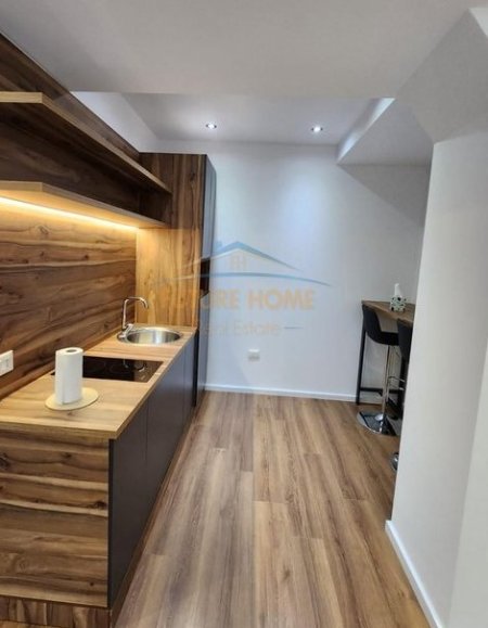 Tirane, jepet me qera zyre Kati 11, 76 m² 1.000 € (rruga e kavajes)