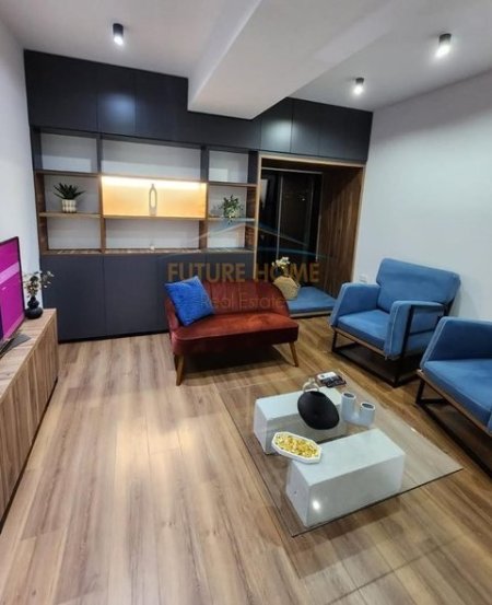 Tirane, jepet me qera zyre Kati 11, 76 m² 1.000 € (rruga e kavajes)