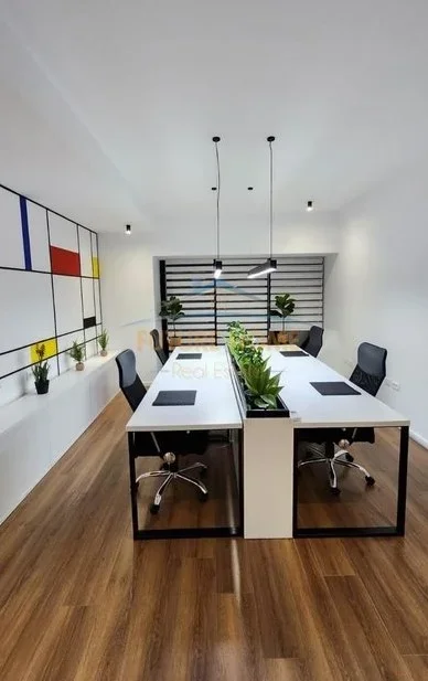 Tirane, jepet me qera zyre Kati 11, 76 m² 1.000 € (rruga e kavajes)