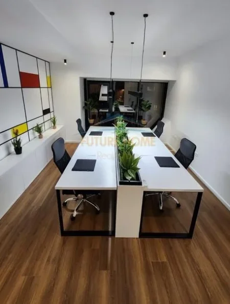 Tirane, jepet me qera zyre Kati 11, 76 m² 1.000 € (rruga e kavajes)