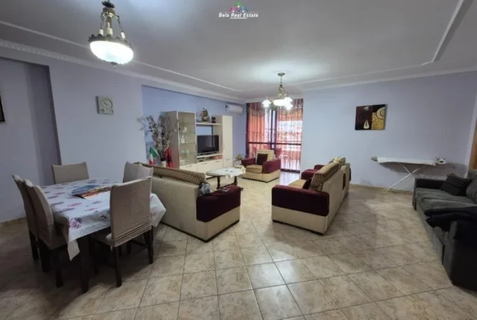 Tirane, jepet me qera apartament 2+1 Kati 5, 125 m² 650 € (Rruga e Kavajes)