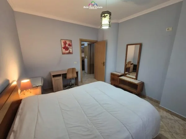 Tirane, jepet me qera apartament 2+1 Kati 5, 125 m² 650 € (Rruga e Kavajes)