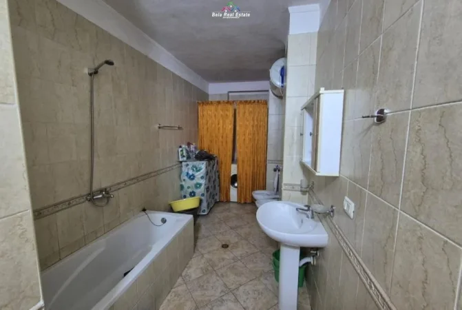 Tirane, jepet me qera apartament 2+1 Kati 5, 125 m² 650 € (Rruga e Kavajes)