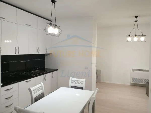 Shitet, Apartament 2+1+2, Rruga Dritan Hoxha, Tirane.