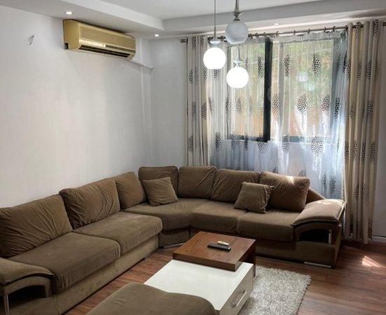 Tirane, jepet me qera apartament 2+1 Kati 2, 85 m² 550 € (Rruga Bill Klinton)