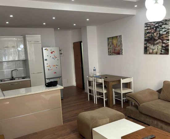 Tirane, jepet me qera apartament 2+1 Kati 2, 85 m² 550 € (Rruga Bill Klinton)