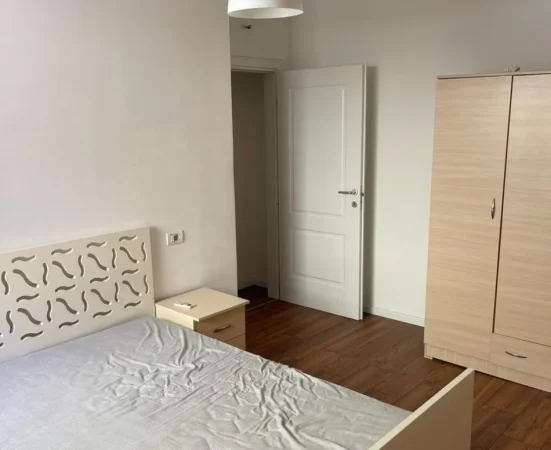 Tirane, jepet me qera apartament 2+1 Kati 2, 85 m² 550 € (Rruga Bill Klinton)