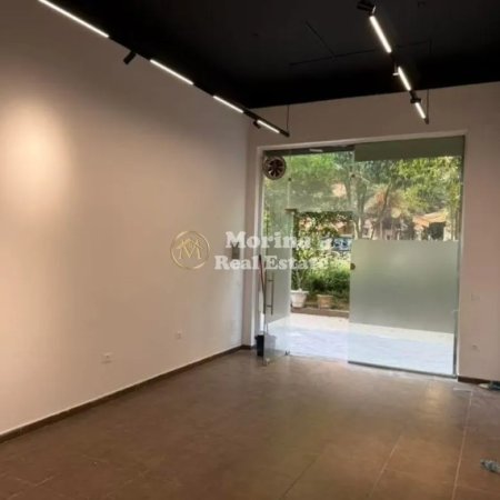 Tirane, jepet me qera ambjent biznesi Kati 1, 33 m² 550 € (Komuna e Parisit)