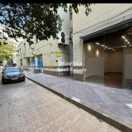 Tirane, jepet me qera ambjent biznesi Kati 1, 33 m² 550 € (Komuna e Parisit)
