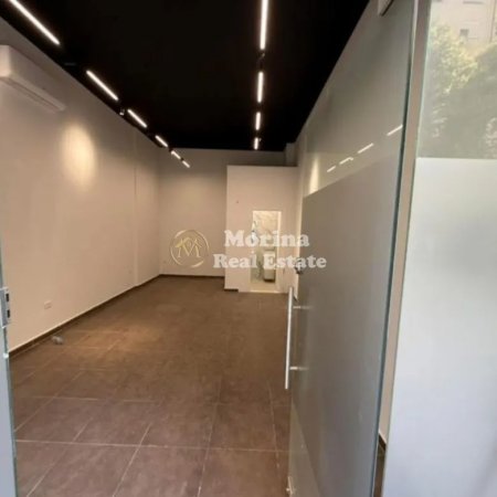 Tirane, jepet me qera ambjent biznesi Kati 1, 33 m² 550 € (Komuna e Parisit)