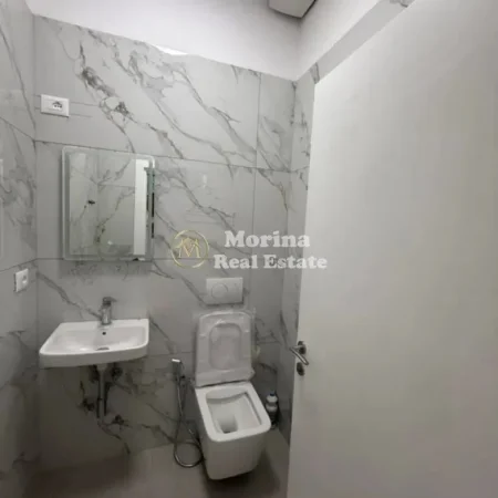 Tirane, jepet me qera ambjent biznesi Kati 1, 33 m² 550 € (Komuna e Parisit)
