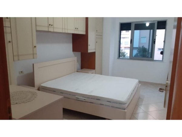 Tirane, jap me qera apartament 1+1+Ballkon Kati 2, 60 m² 350 € (YZBERISHT)