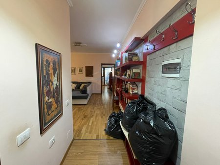 Shitet Apartament 2+1, Komuna e Parisit, Tirane