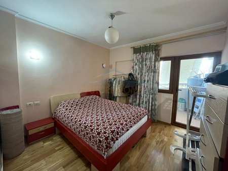 Shitet Apartament 2+1, Komuna e Parisit, Tirane