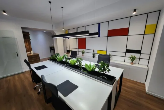 Tirane, jepet me qera zyre Kati 11, 65 m² 1.000 € (Rruga e Kavajes)