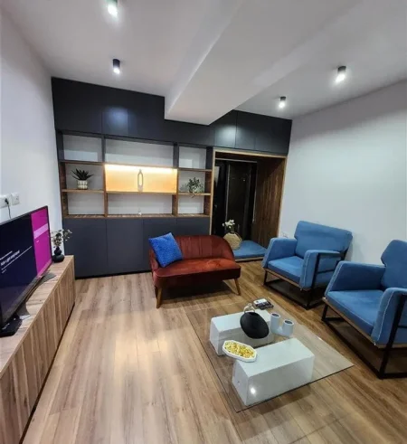 Tirane, jepet me qera zyre Kati 11, 65 m² 1.000 € (Rruga e Kavajes)