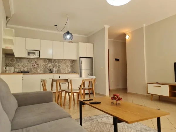 Tirane, jepet me qera apartament 1+1+Ballkon Kati 2, 70 m² 750 € (bulevardi zogu i pare)