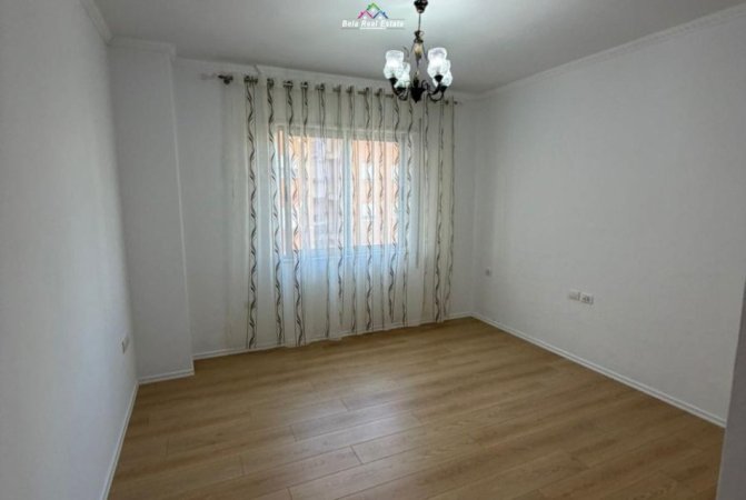 Tirane, shes apartament 1+1 Kati 3, 68 m² 91.000 € (Rruga Muhamet Deliu)