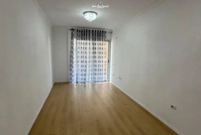 Tirane, shes apartament 1+1 Kati 3, 68 m² 91.000 € (Rruga Muhamet Deliu)