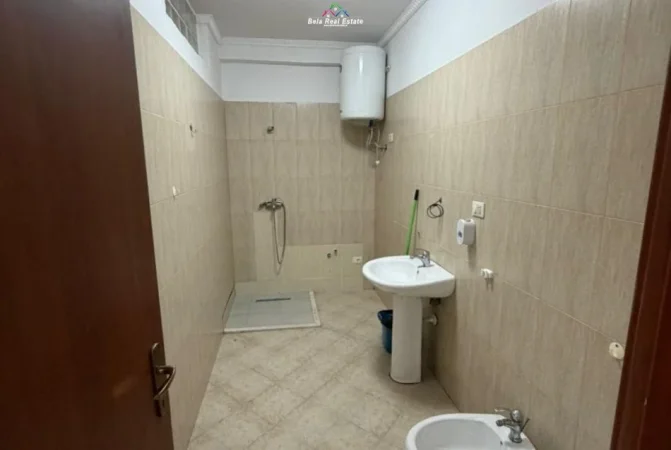 Tirane, shes apartament 1+1 Kati 3, 68 m² 91.000 € (Rruga Muhamet Deliu)