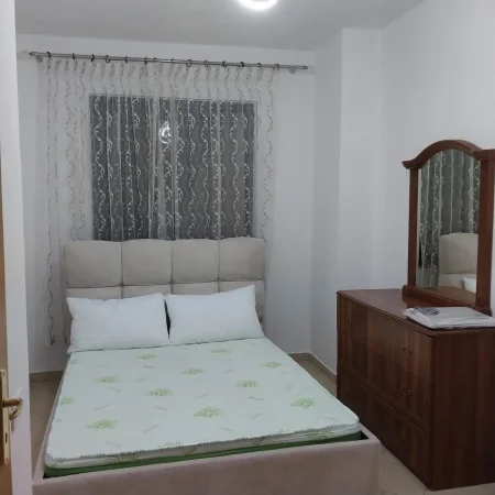 Tirane, jepet me qera apartament 1+1 , 60 m² 400 € (astir)