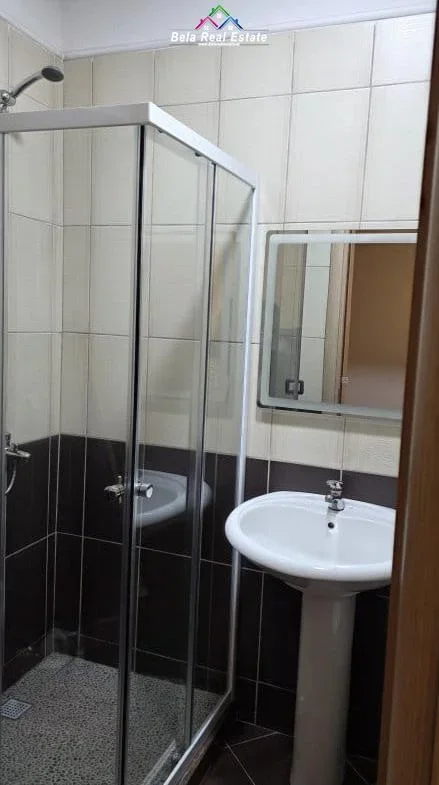 Tirane, jepet me qera apartament 2+1 Kati 6, 120 m² 520 € (Rruga Thoma Koxhaj)