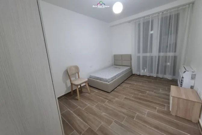 Tirane, jepet me qera apartament 2+1 Kati 5, 100 m² 500 € (Rruga 5 Maj)