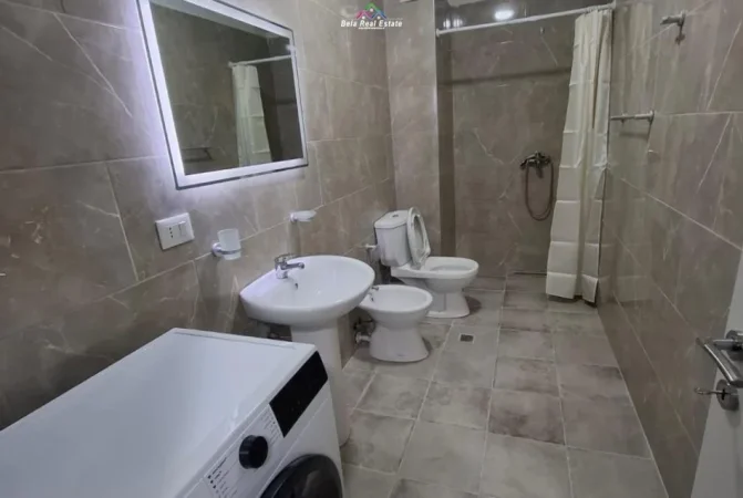 Tirane, jepet me qera apartament 2+1 Kati 5, 100 m² 500 € (Rruga 5 Maj)