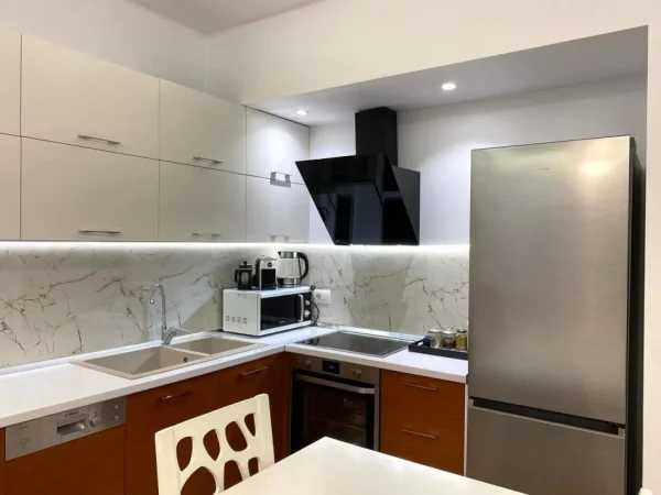 Tirane, jepet me qera apartament 2+1 Kati 3, 89 m² 800 € (Rruga Eduart Mano)