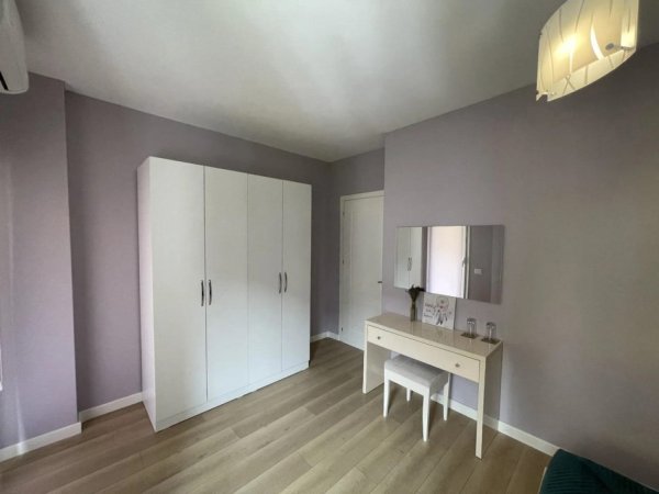 Tirane, jepet me qera apartament 2+1 Kati 3, 89 m² 800 € (Rruga Eduart Mano)