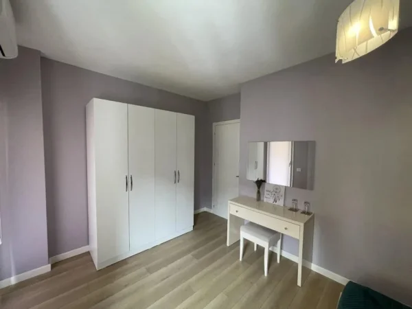 Tirane, jepet me qera apartament 2+1 Kati 3, 89 m² 800 € (Rruga Eduart Mano)