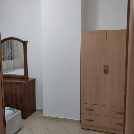 Tirane, jepet me qera apartament 1+1+Ballkon Kati 2, 60 m² 400 € (Rruga Aleksandri i Madh)