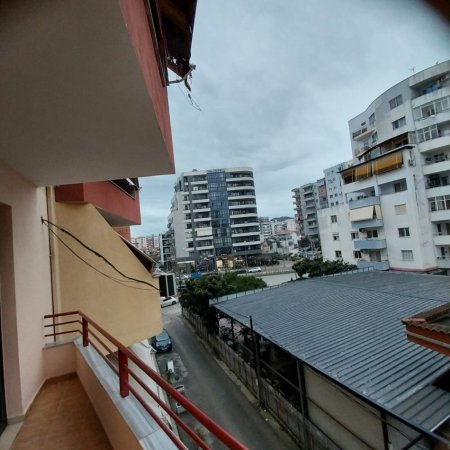 Tirane, jepet me qera apartament 1+1+Ballkon Kati 2, 60 m² 400 € (Rruga Aleksandri i Madh)
